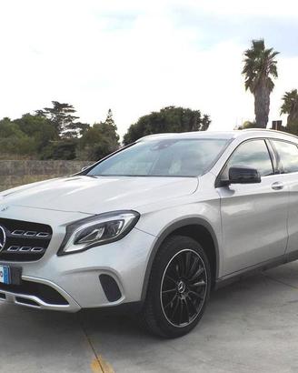 MERCEDES GLA 200 d Business