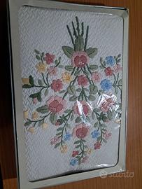 copriletto matrimoniale in piquet di cotone bianco