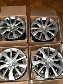 4 cerchi da 16” Opel corsa F con borchie originali