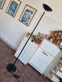 piantana con intensità luce regolabile