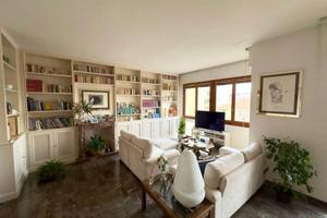 Appartamento di 153 m² con più di 5 locali e box a