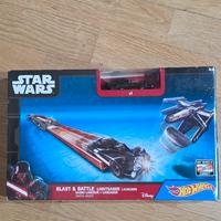 Hot Wheels Star Wars Blast & Battle Lightsaber Lau