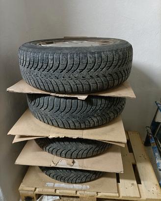  4 cerchi con gomme invernali per fiat Punto 