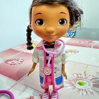 Bambola dottoressa peluche originale