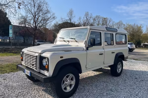 Land Rover Defender 110 2.4 TD4 Hard Top SE