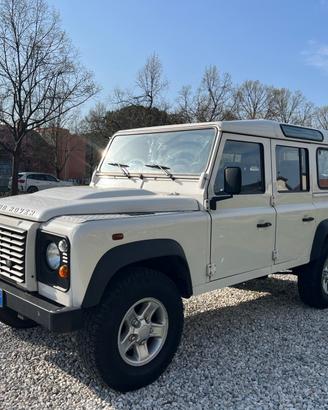 Land Rover Defender 110 2.4 TD4 Hard Top SE