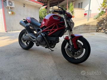 Ducati monster 696 plus