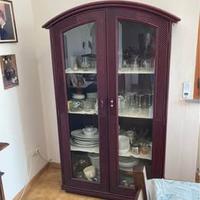 Mobile vetrina in giunco laccato