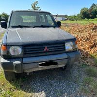 Mitsubishi pajero 2,5 tdi per ricambi