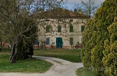 Casa indipendente di 600 m² con più di 5 locali a 