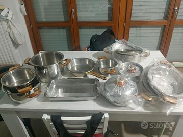 set completo di pentole in acciaio 