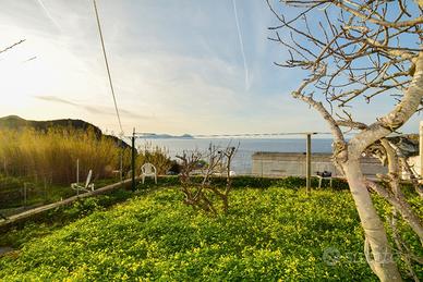 Immobile + grotte + terreno Zona Le Forna Ponza