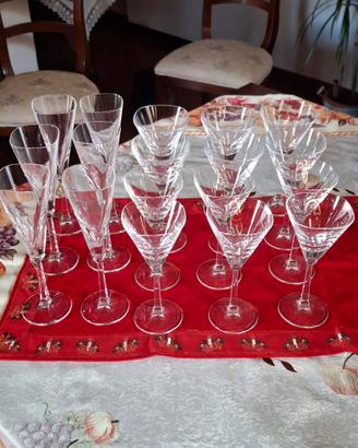 Bicchieri di cristallo moderni 
