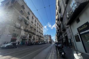 NEGOZIO A NAPOLI