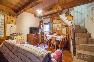 CASA SEMINDIPENDENTE A ANTRODOCO