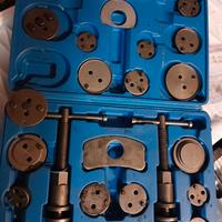 Arretratore pistoncini freni