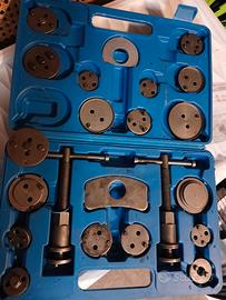 Arretratore pistoncini freni