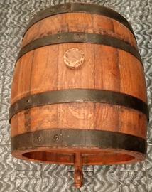 botte in legno da banco con rubinetto. 