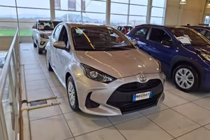 TOYOTA Yaris 1.5 Hybrid 5 porte Active -