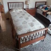 Due letti in legno