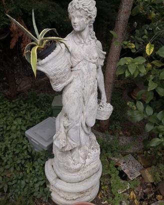 Statua da giardino in pietra – Figura femminile