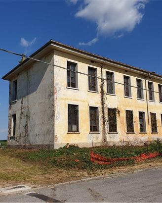 EDIFICIO DA RISTRUTTURARE A SEDEGLIANO ( GRIONS )