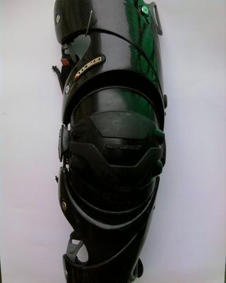 Ginocchiera in carbonio