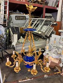 Lampadario in ottone, oro zecchino e porcellana