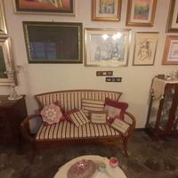 Divano, tavolo e 4 sedie