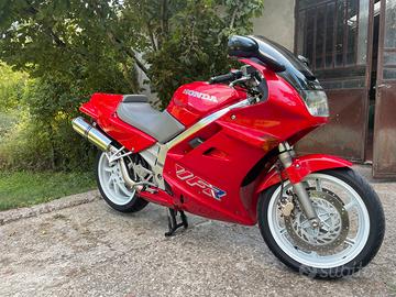Honda vfr 750