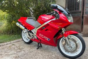 Honda vfr 750