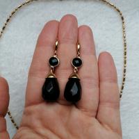 orecchini pendenti pietra nera e collana