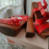 Sandali con zeppa color corallo