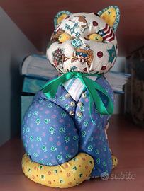 Gatto polistirolo e stoffa