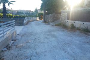 Terreno con piccola casetta