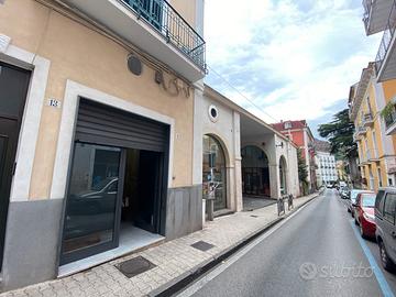 VIA R. SENATORE - NEGOZIO di 25 mq circa
