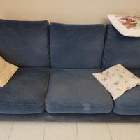 divano in buone condizioni 