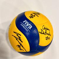 Pallone autografato da Vallefoglia