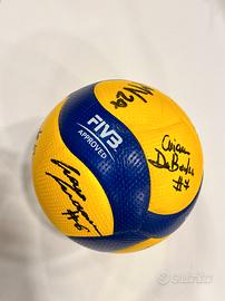 Pallone autografato da Vallefoglia