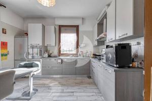 Villa di 324 m² con più di 5 locali e box auto dop