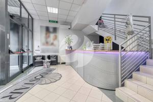 Immobile di 1250 m² con più di 5 locali a Casalecc
