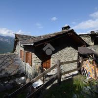 CASA SEMINDIPENDENTE A SAINT-DENIS