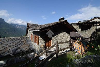 CASA SEMINDIPENDENTE A SAINT-DENIS