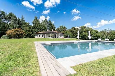 Villa di 350 m² con più di 5 locali a Montano Luci