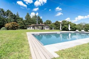 Villa di 350 m² con più di 5 locali a Montano Luci