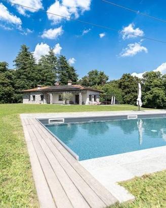 Villa di 350 m² con più di 5 locali a Montano Luci