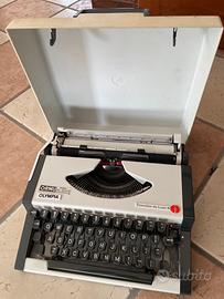 Olympia Traveller de Luxe S - macchina per scriver