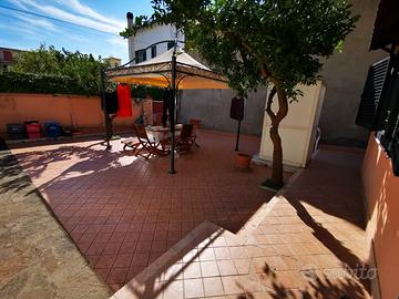 Casa Scauri indipendente spazio esterno mare giard