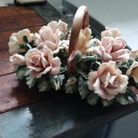 Centrotavola Capodimonte - cesto di rose