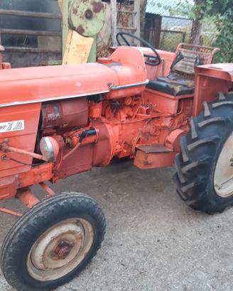 Trattore agricolo